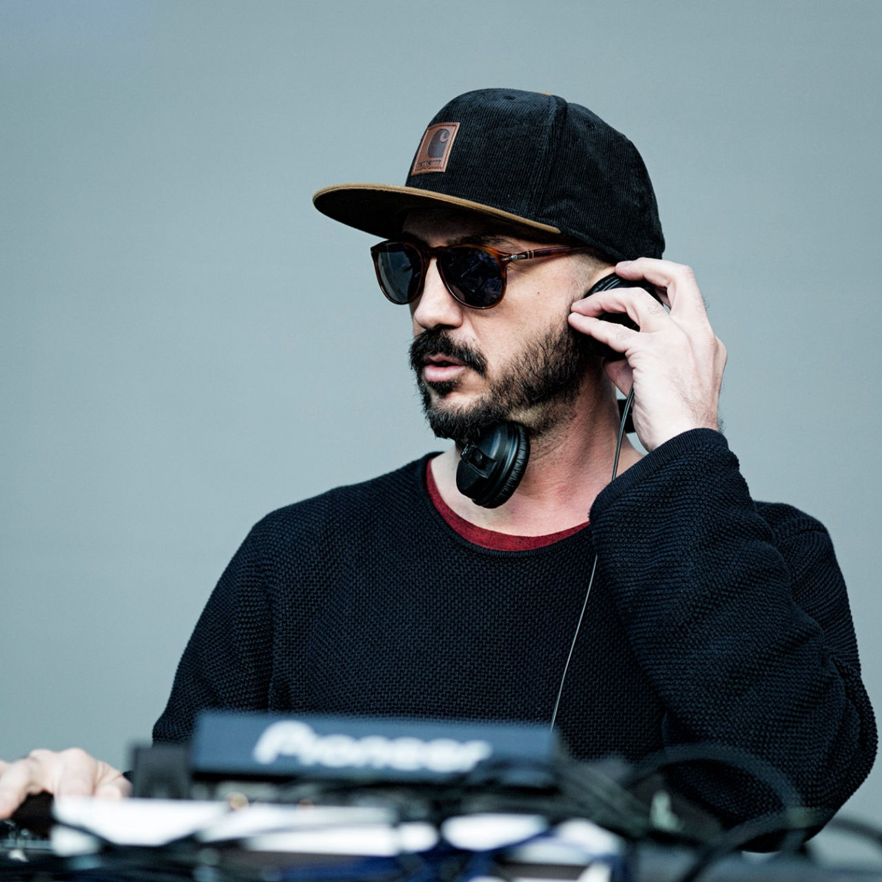 PETRU-KSS-Kolibri-Live-Part-5-Artist-Photo-Diego_Montiel-Mood-Square_01_COL-Web