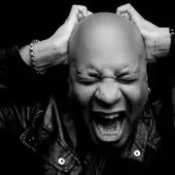 PETRU-KSS-Kolibri-Live-Part-4-Artist-Photo-DJ_T-1000-Thumbnail-Web